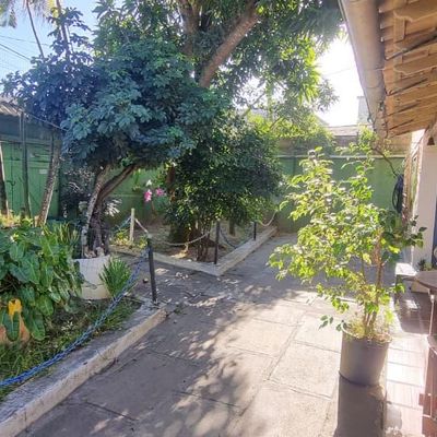 Casa independente com 03 suítes e excelente localização - foto 2